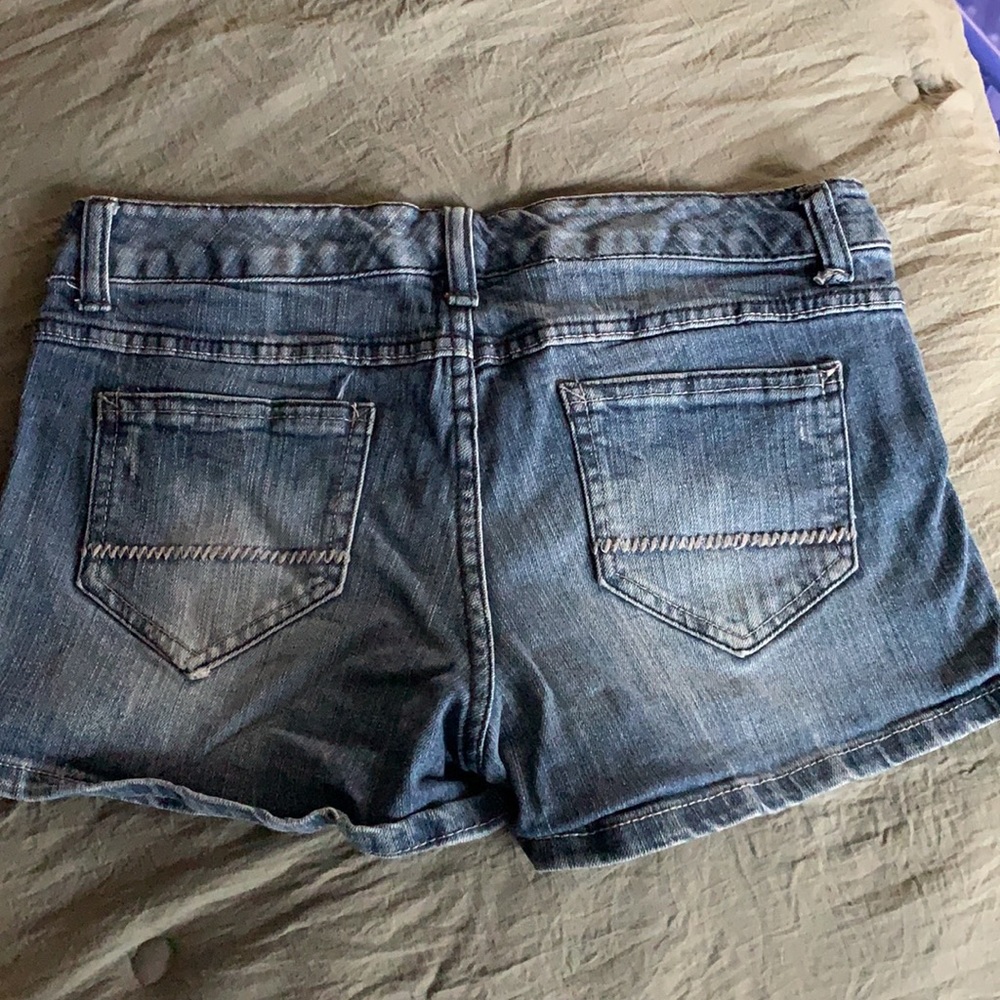 Shorts - Picture 2 of 3
